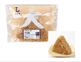 大きなおにぎり そば飯の画像